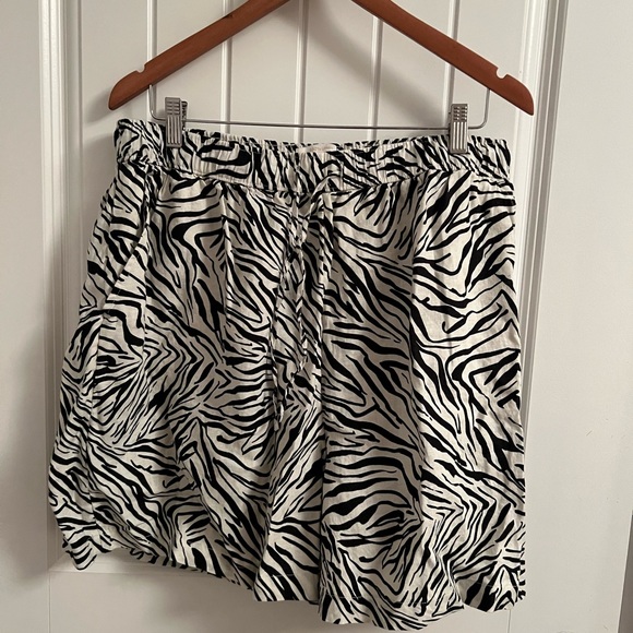 Zebra print shorts - Picture 4 of 5